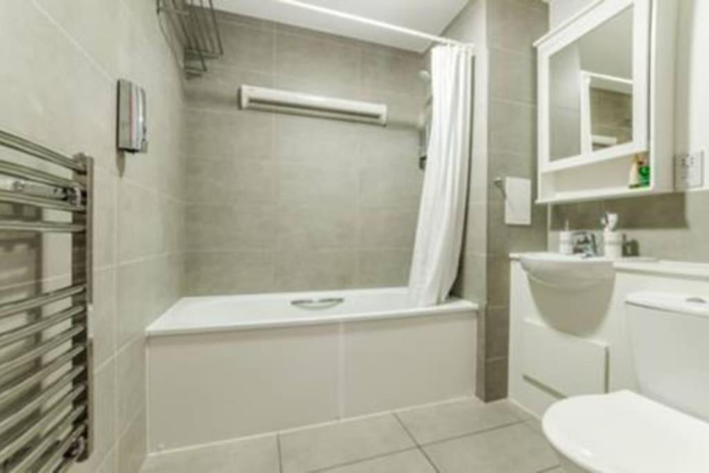 Luxury 2 Bedroom In With Free Parking Londres